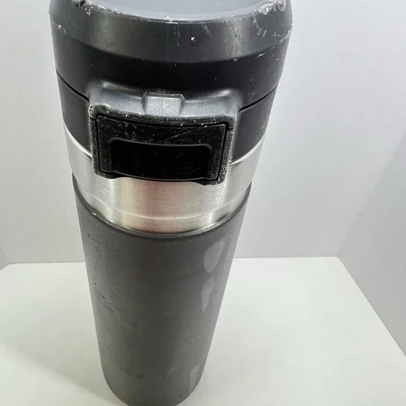 Stanley Quick Flip GO Water Bottle 24 Oz Push Button Lid Leakproof Charcoal Gray - Picture 7 of 15